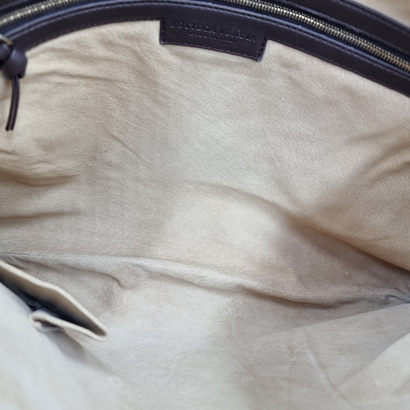 LARGE MØRKEBRUN CLASSIC VENETA HOBO taske fra brand: BOTTEGA VENETA - We Do Vintage
