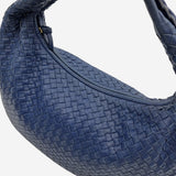 LARGE BLÅ CLASSIC VENETA HOBO taske fra brand: BOTTEGA VENETA - We Do Vintage