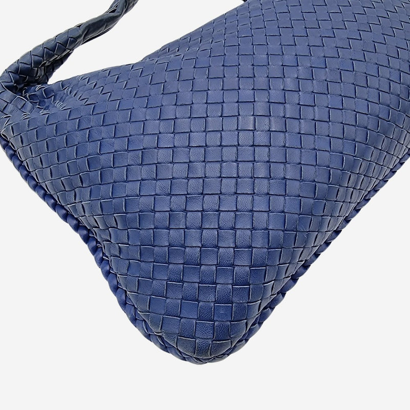 LARGE BLÅ CLASSIC VENETA HOBO taske fra brand: BOTTEGA VENETA - We Do Vintage