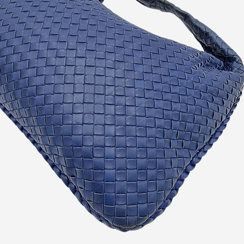 LARGE BLÅ CLASSIC VENETA HOBO taske fra brand: BOTTEGA VENETA - We Do Vintage