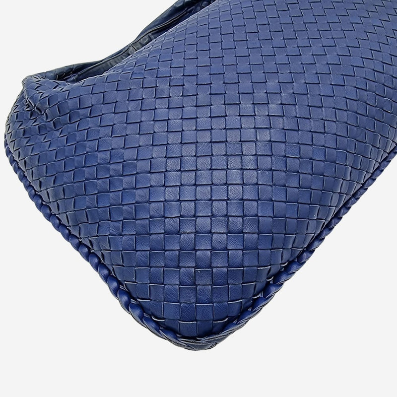 LARGE BLÅ CLASSIC VENETA HOBO taske fra brand: BOTTEGA VENETA - We Do Vintage