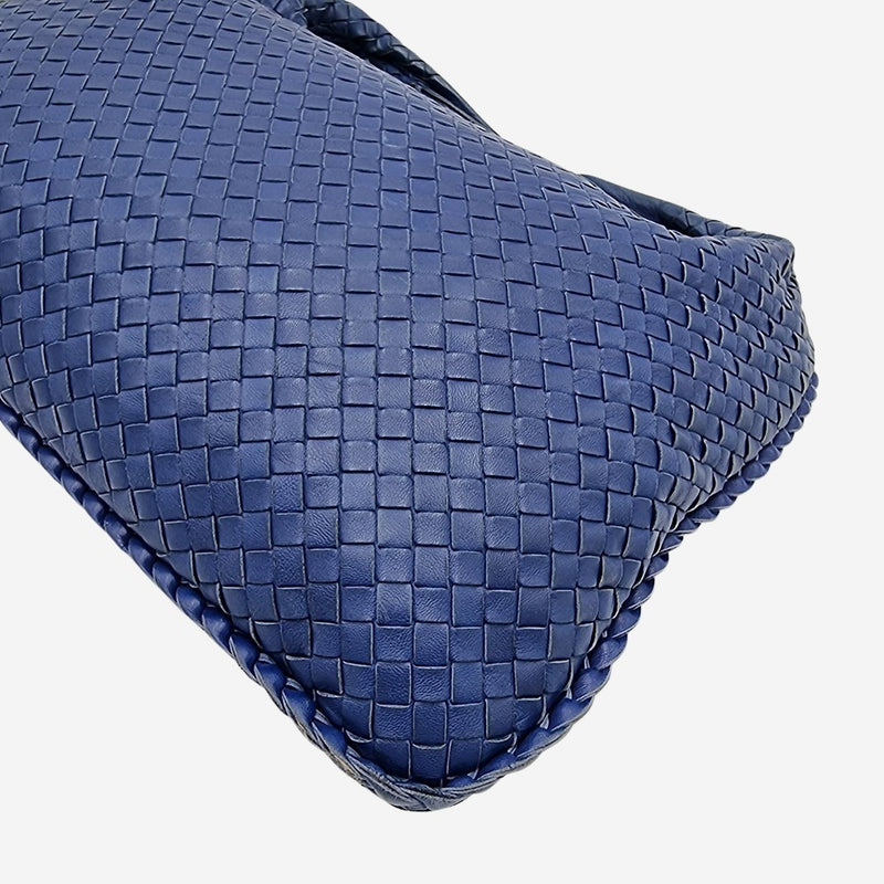 LARGE BLÅ CLASSIC VENETA HOBO taske fra brand: BOTTEGA VENETA - We Do Vintage