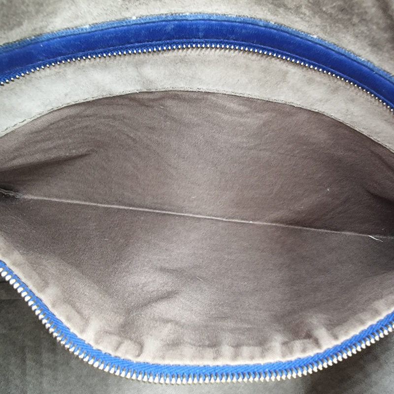 LARGE BLÅ CLASSIC VENETA HOBO taske fra brand: BOTTEGA VENETA - We Do Vintage