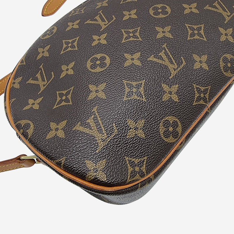 MONOGRAM CANVAS BLOIS taske fra brand: LOUIS VUITTON - We Do Vintage