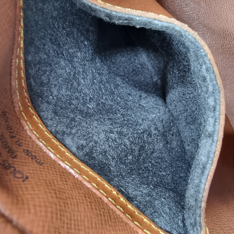 MONOGRAM CANVAS BLOIS taske fra brand: LOUIS VUITTON - We Do Vintage