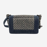 SMALL DENIM CHREVON BOY taske fra brand: CHANEL - We Do Vintage