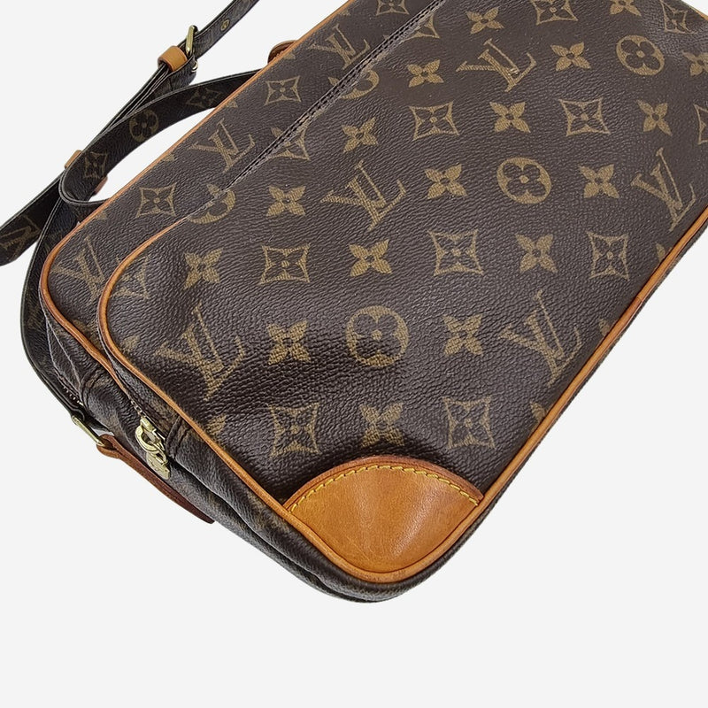 MONOGRAM CANVAS NILE MM taske fra brand: LOUIS VUITTON - We Do Vintage