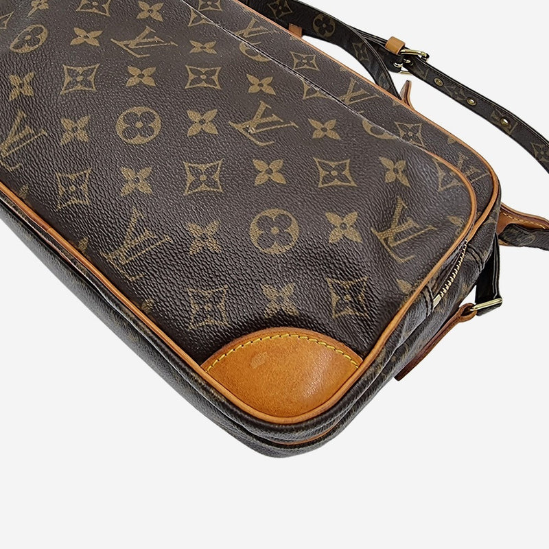 MONOGRAM CANVAS NILE MM taske fra brand: LOUIS VUITTON - We Do Vintage