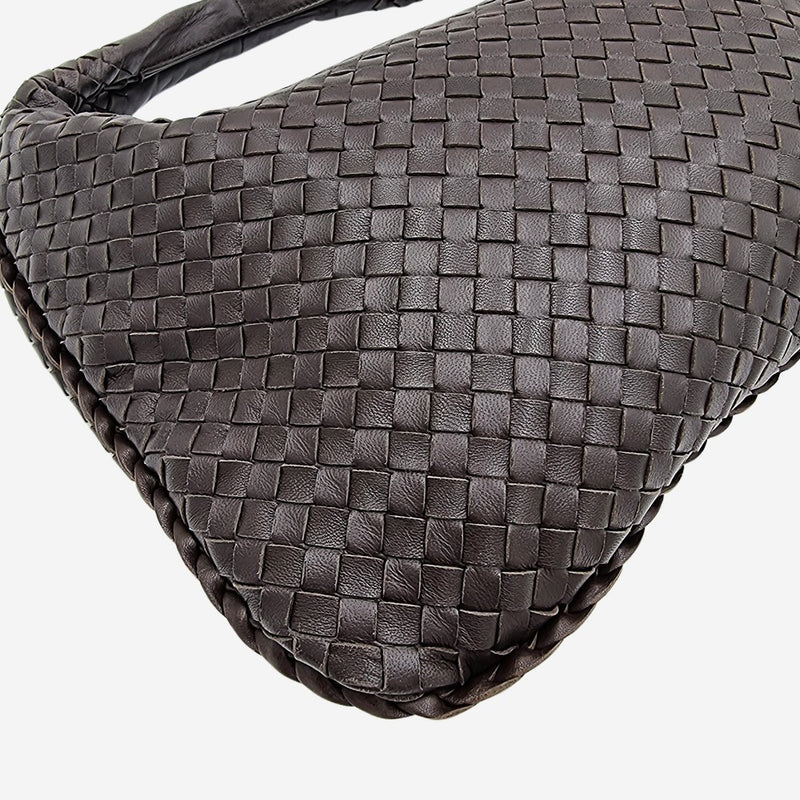 MEDIUM MØRKEBRUN CLASSIC VENETA HOBO taske fra brand: BOTTEGA VENETA - We Do Vintage