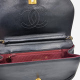 Vintage half moon flap bag taske fra brand: CHANEL - We Do Vintage