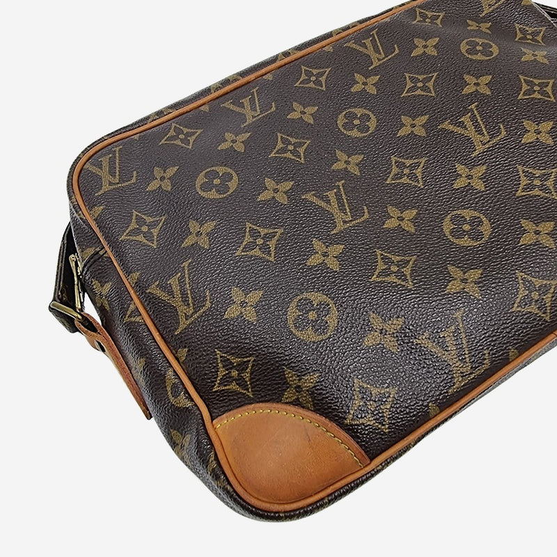 MONOGRAM CANVAS NILE MM taske fra brand: LOUIS VUITTON - We Do Vintage