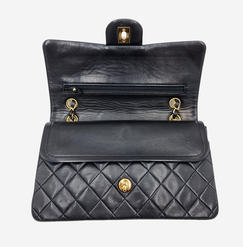 CLASSIC DOUBLE FLAP MEDIUM taske fra brand: CHANEL - We Do Vintage