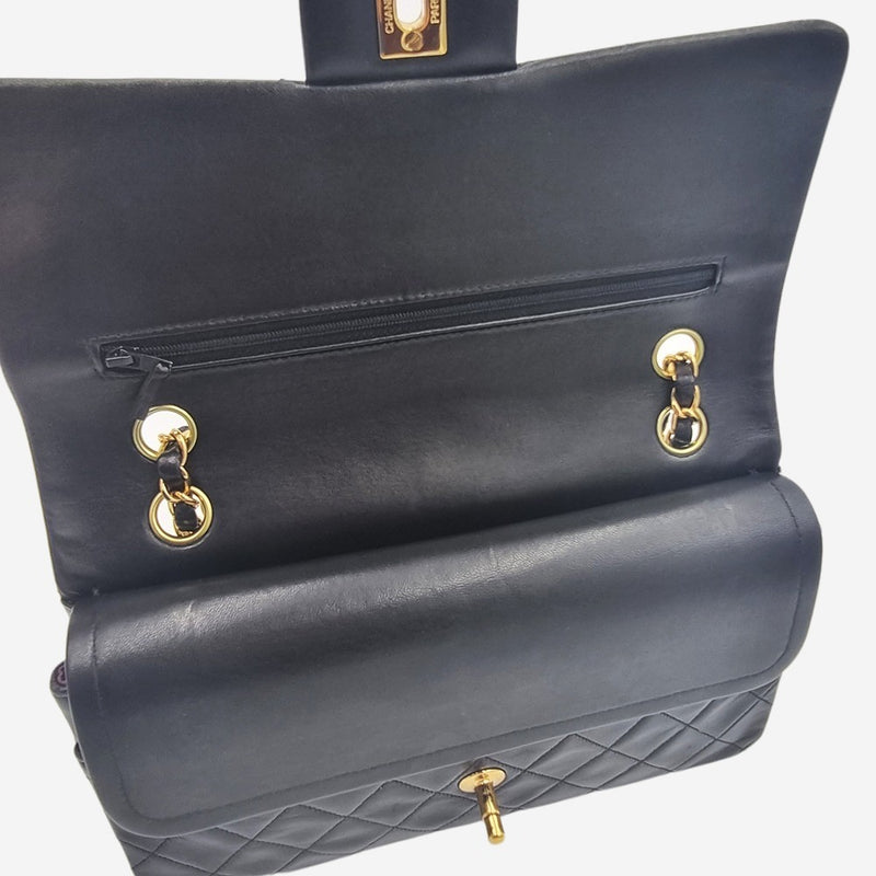 CLASSIC DOUBLE FLAP MEDIUM taske fra brand: CHANEL - We Do Vintage