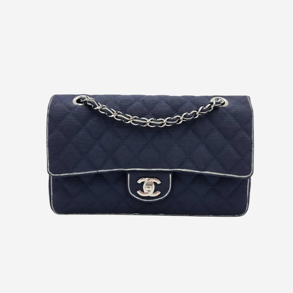LIMITED EDITION NAVY MEDIUM CLASSIC FLAP BAG taske fra brand: CHANEL - We Do Vintage