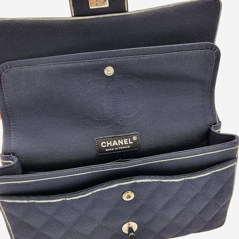 LIMITED EDITION NAVY MEDIUM CLASSIC FLAP BAG taske fra brand: CHANEL - We Do Vintage