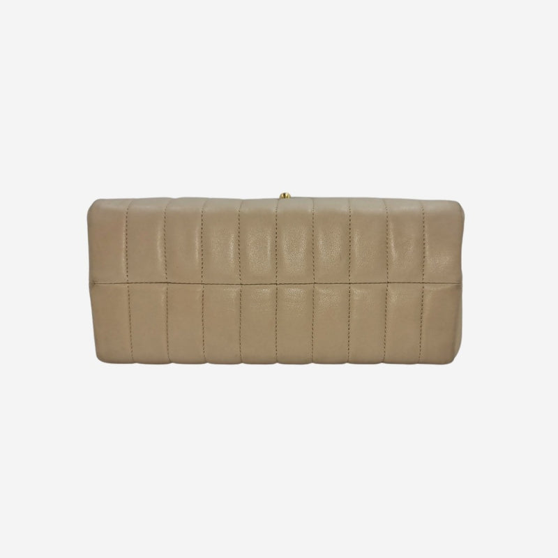 VINTAGE MADEMOISELLE QUILTED FLAP BAG taske fra brand: CHANEL - We Do Vintage