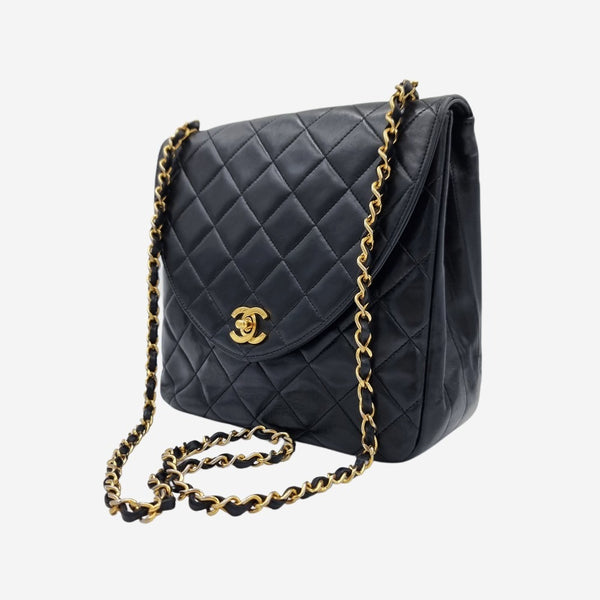 VINTAGE DIAMAND QUILTED FLAP BAG taske fra brand: CHANEL - We Do Vintage