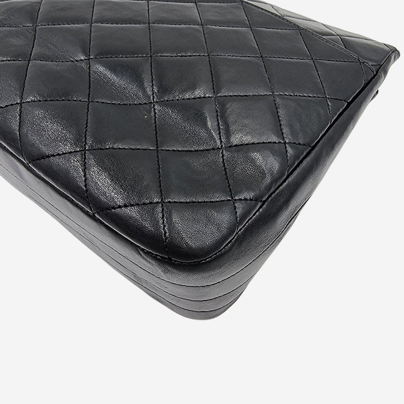 VINTAGE DIAMAND QUILTED FLAP BAG taske fra brand: CHANEL - We Do Vintage