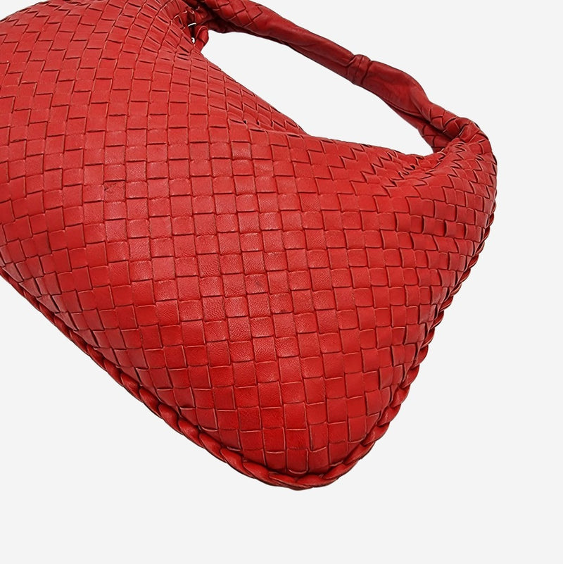 MEDIUM RØD CLASSIC VENETA HOBO taske fra brand: BOTTEGA VENETA - We Do Vintage