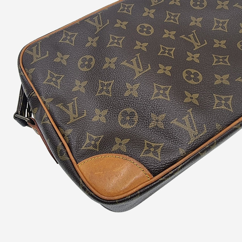 MONOGRAM CANVAS NILE MM taske fra brand: LOUIS VUITTON - We Do Vintage