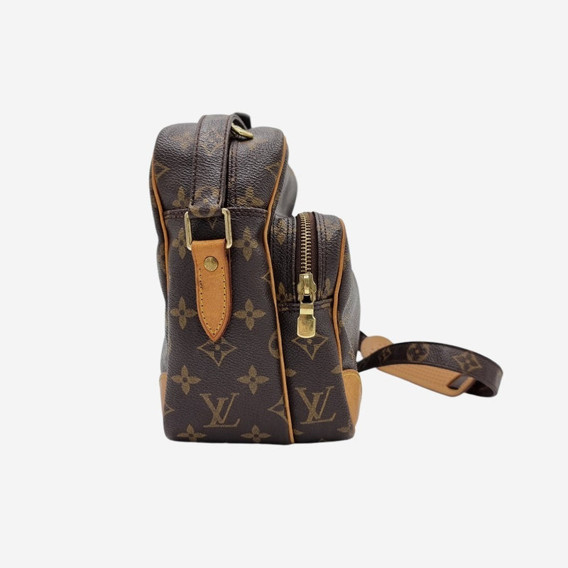 MONOGRAM CANVAS NILE MM taske fra brand: LOUIS VUITTON - We Do Vintage