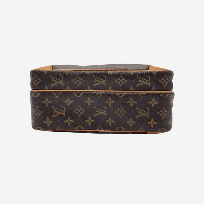 MONOGRAM CANVAS NILE MM taske fra brand: LOUIS VUITTON - We Do Vintage