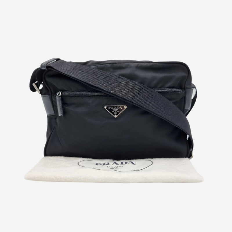 SORT NYLON CROSSBODY taske fra brand: PRADA - We Do Vintage