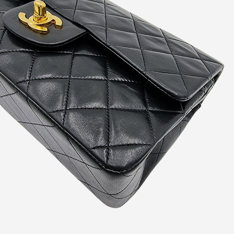SMALL CLASSIC DOUBLE FLAP taske fra brand: CHANEL - We Do Vintage