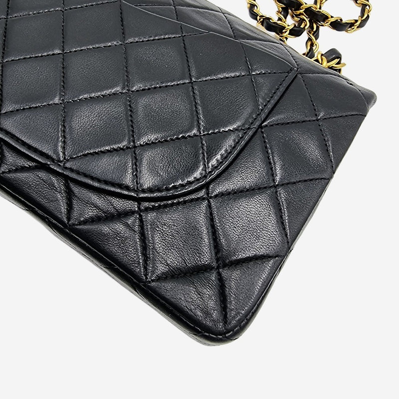 SMALL CLASSIC DOUBLE FLAP taske fra brand: CHANEL - We Do Vintage