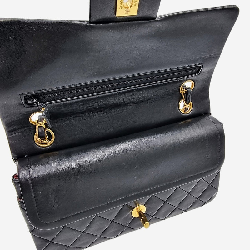 SMALL CLASSIC DOUBLE FLAP taske fra brand: CHANEL - We Do Vintage
