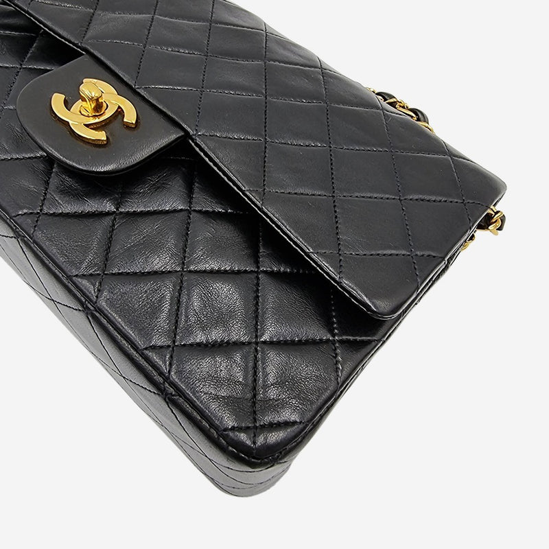 MEDIUM CLASSIC DOUBLE FLAP taske fra brand: CHANEL - We Do Vintage