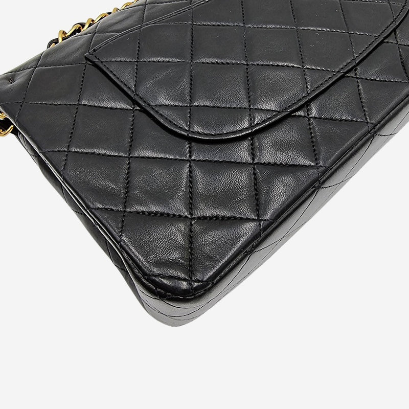 MEDIUM CLASSIC DOUBLE FLAP taske fra brand: CHANEL - We Do Vintage