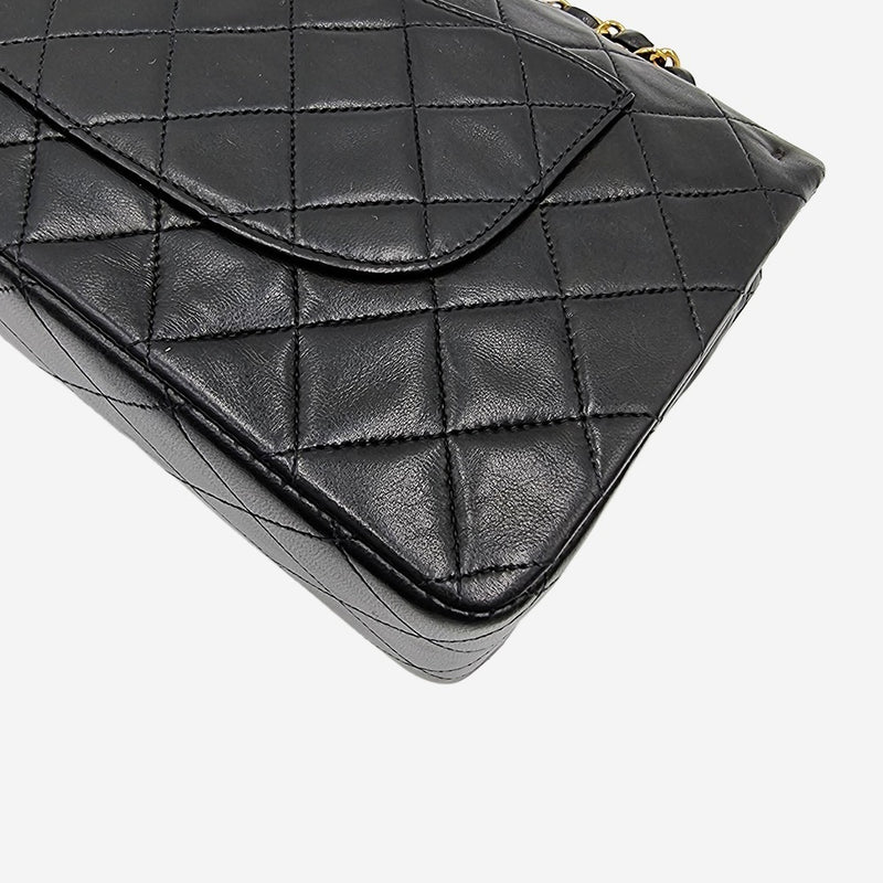 MEDIUM CLASSIC DOUBLE FLAP taske fra brand: CHANEL - We Do Vintage