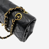 MEDIUM CLASSIC DOUBLE FLAP taske fra brand: CHANEL - We Do Vintage