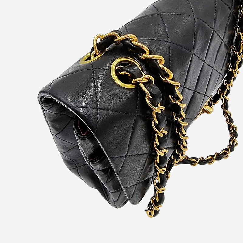 MEDIUM CLASSIC DOUBLE FLAP taske fra brand: CHANEL - We Do Vintage