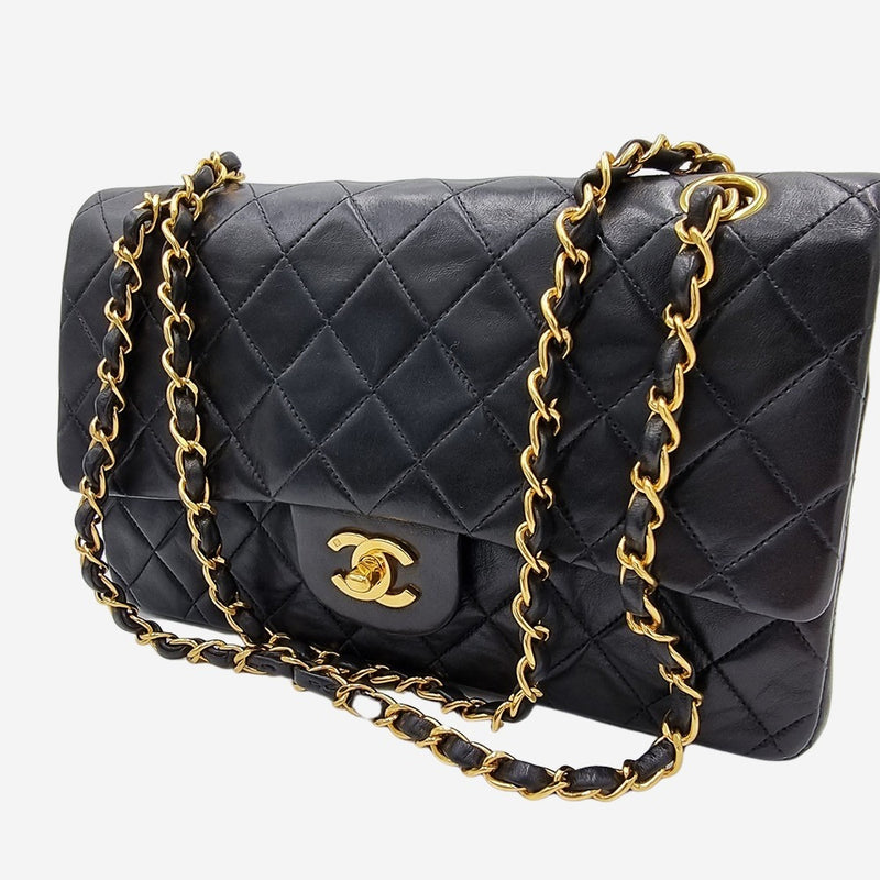 MEDIUM CLASSIC DOUBLE FLAP taske fra brand: CHANEL - We Do Vintage