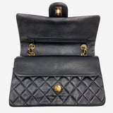 MEDIUM CLASSIC DOUBLE FLAP taske fra brand: CHANEL - We Do Vintage