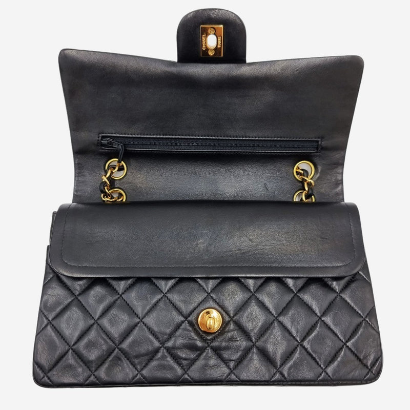MEDIUM CLASSIC DOUBLE FLAP taske fra brand: CHANEL - We Do Vintage