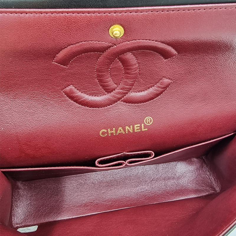 MEDIUM CLASSIC DOUBLE FLAP taske fra brand: CHANEL - We Do Vintage