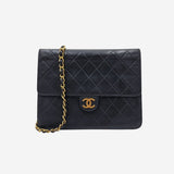 VINTAGE DIAMAND QUILTED FLAP BAG taske fra brand: CHANEL - We Do Vintage