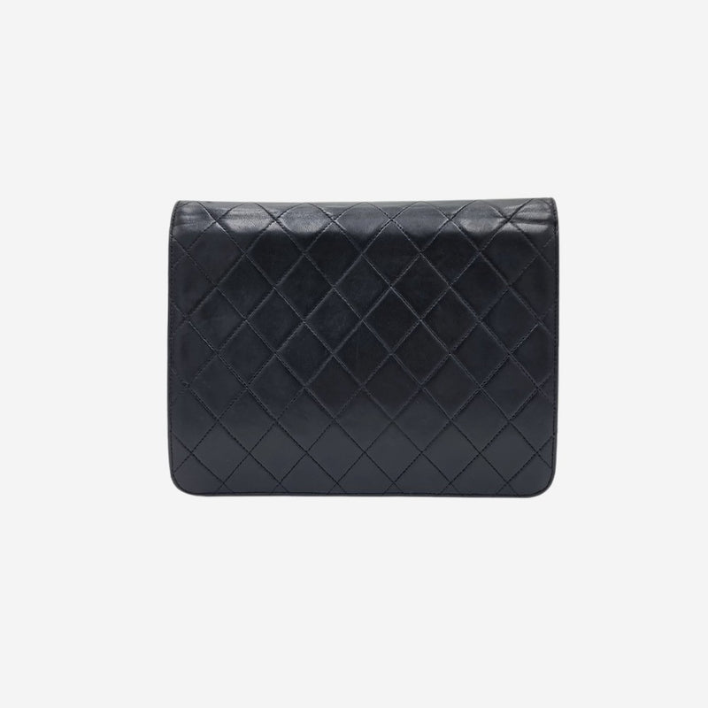 VINTAGE DIAMAND QUILTED FLAP BAG taske fra brand: CHANEL - We Do Vintage