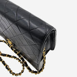 VINTAGE DIAMAND QUILTED FLAP BAG taske fra brand: CHANEL - We Do Vintage
