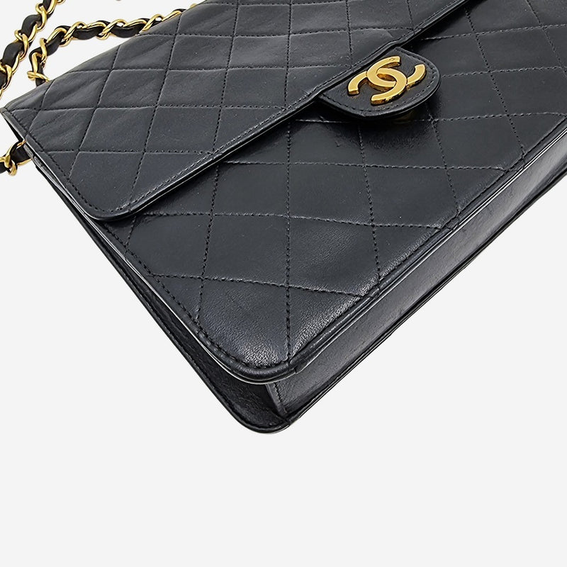 VINTAGE DIAMAND QUILTED FLAP BAG taske fra brand: CHANEL - We Do Vintage