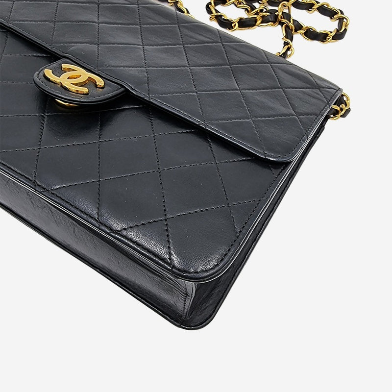 VINTAGE DIAMAND QUILTED FLAP BAG taske fra brand: CHANEL - We Do Vintage