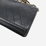 VINTAGE DIAMAND QUILTED FLAP BAG taske fra brand: CHANEL - We Do Vintage