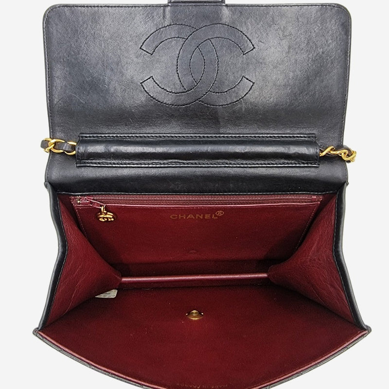 VINTAGE DIAMAND QUILTED FLAP BAG taske fra brand: CHANEL - We Do Vintage