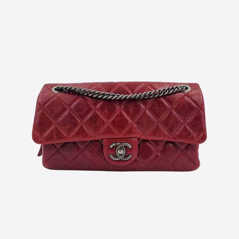 MEDIUM Aged calfskin EASY FLAP BAG taske fra brand: CHANEL - We Do Vintage