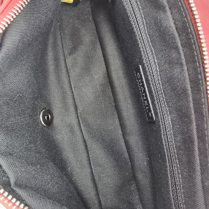 MEDIUM Aged calfskin EASY FLAP BAG taske fra brand: CHANEL - We Do Vintage