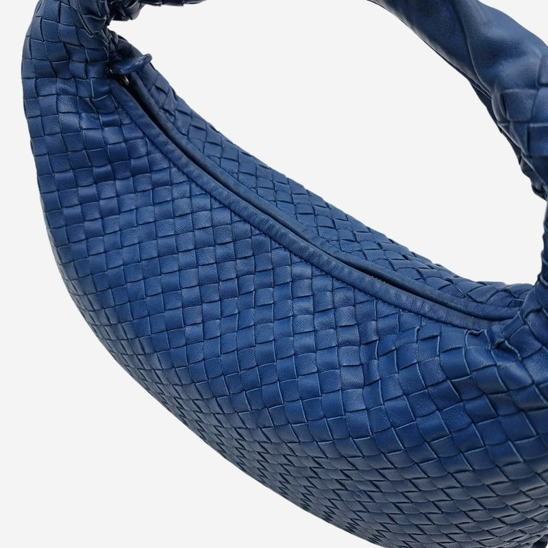 MEDIUM BLÅ CLASSIC VENETA HOBO taske fra brand: BOTTEGA VENETA - We Do Vintage