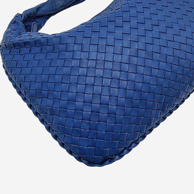 MEDIUM BLÅ CLASSIC VENETA HOBO taske fra brand: BOTTEGA VENETA - We Do Vintage